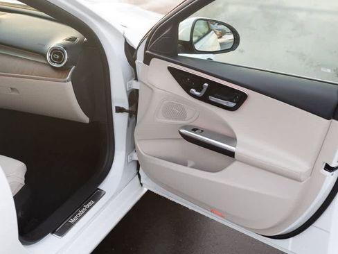 Used 2023 Mercedes-Benz C 300 4MATIC Sedan image 37