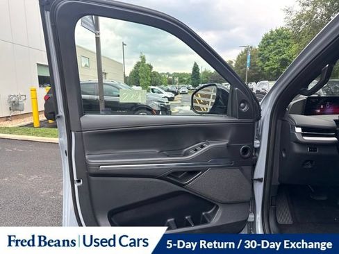 Used 2025 Lincoln Navigator Reserve w/ Jet Appearance Package AWD/4WD image 10