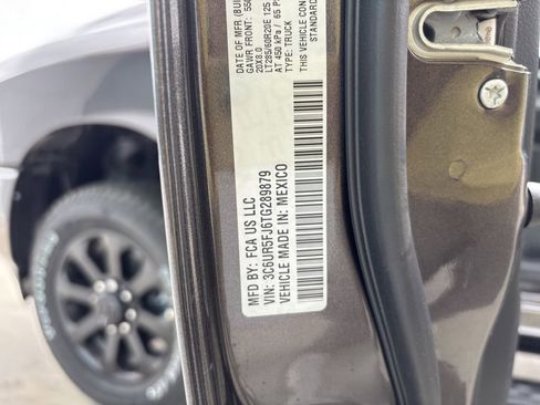 New 2026 RAM 2500 Laramie AWD/4WD image 27