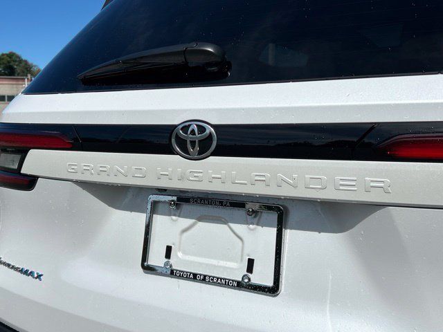 Used 2026 Toyota Grand Highlander AWD Hybrid image 12