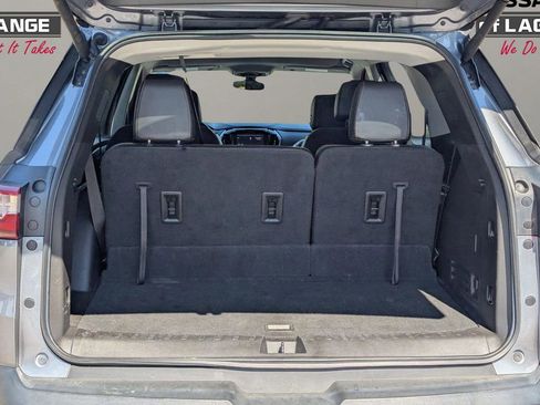 Used 2021 Chevrolet Traverse LT image 12