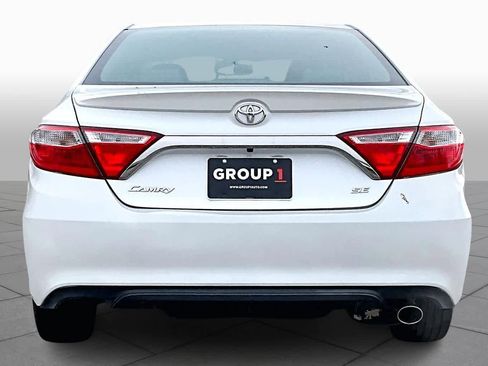 Used 2017 Toyota Camry SE image 4