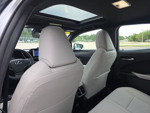 Used 2024 Lexus UX 250h FWD w/ Premium Package image 19