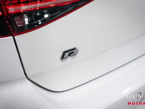 Used 2019 Volkswagen Golf R 4-Door AWD/4WD image 15