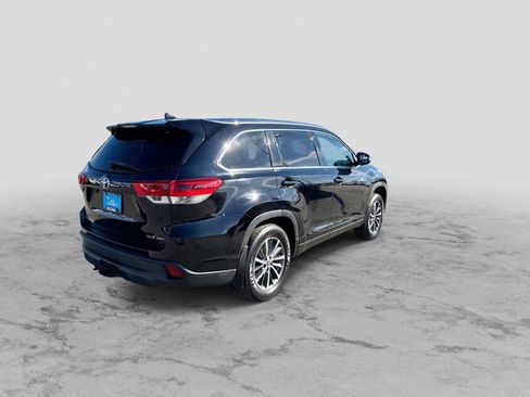 Used 2019 Toyota Highlander XLE image 8