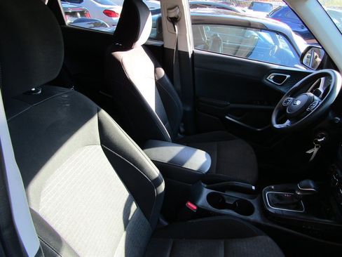 Used 2020 Kia Soul S image 5