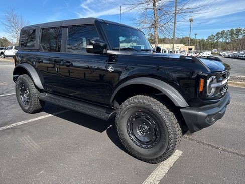 New 2025 Ford Bronco Outer Banks w/ Sasquatch Package image 1