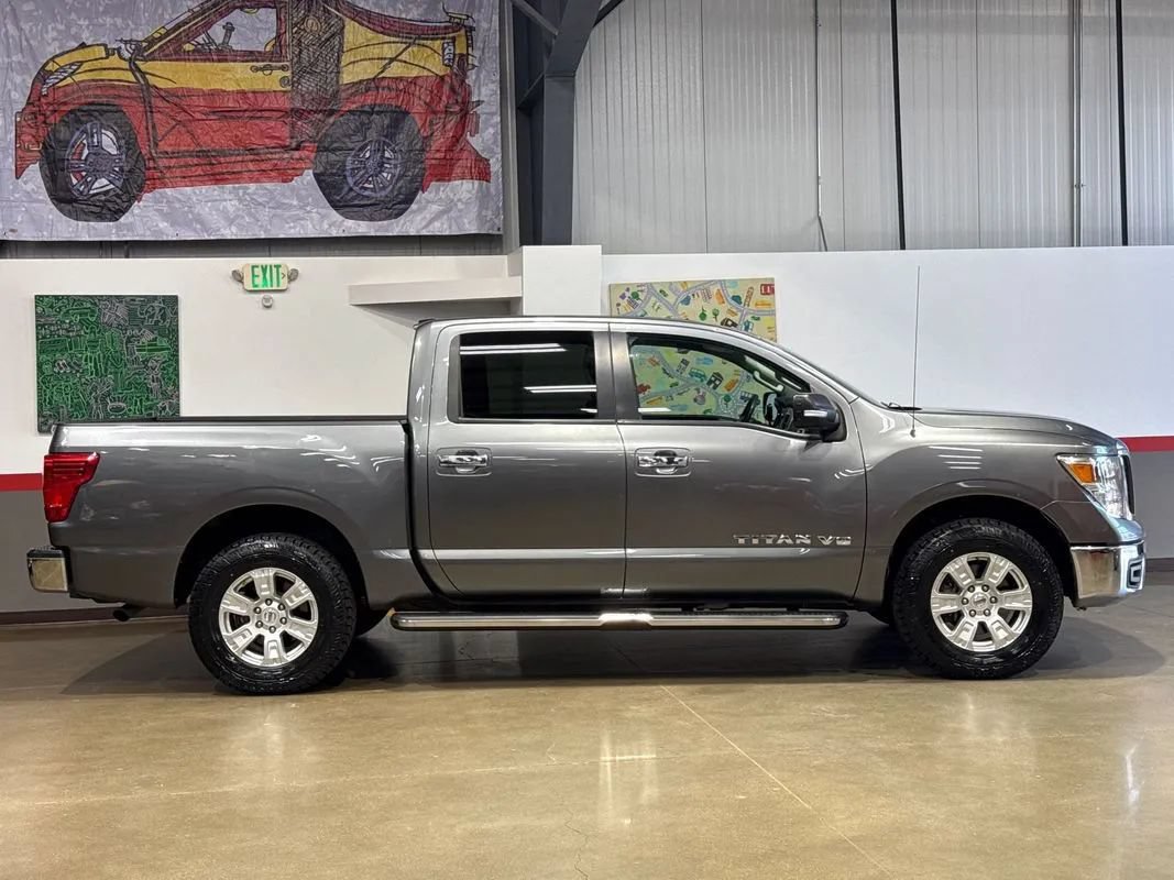 Used 2019 Nissan Titan SV AWD/4WD image 3