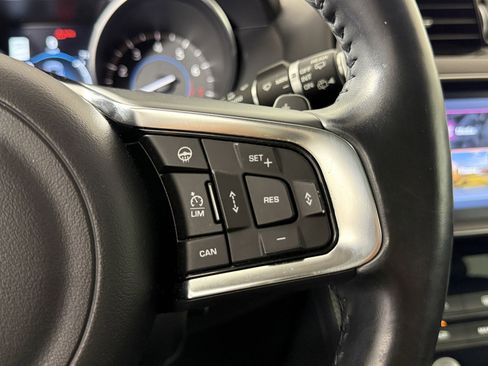 Used 2017 Jaguar F-PACE R-Sport image 17