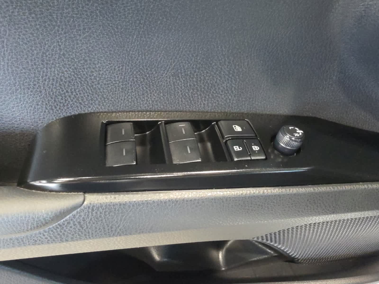 Used 2025 Toyota Camry LE AWD/4WD image 19