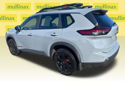 Used 2025 Nissan Rogue SV AWD/4WD image 12