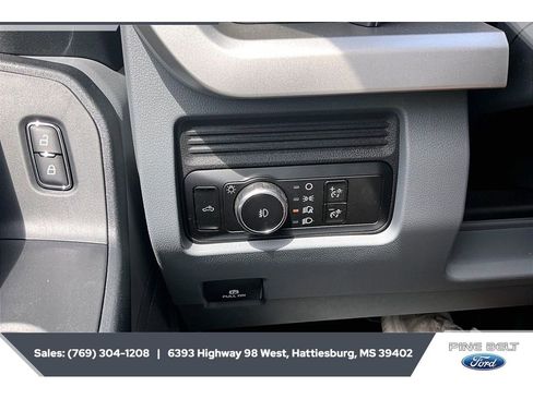 New 2025 Ford F250 XL w/ XL Chrome Package RWD image 23