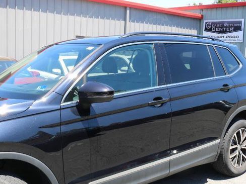 Used 2021 Volkswagen Tiguan SE w/ Panoramic Sunroof Package AWD/4WD image 4