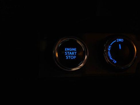 Used 2020 Toyota Tacoma TRD Off-Road AWD/4WD image 17