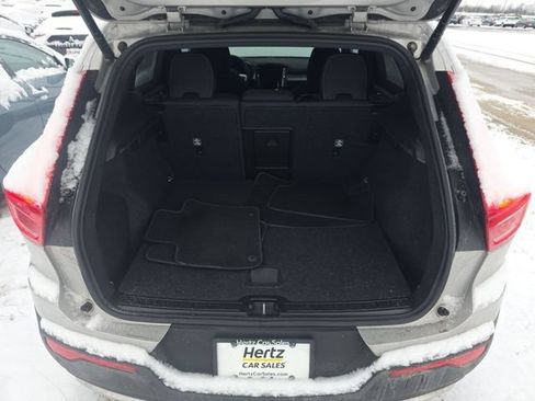 Used 2024 Volvo XC40 B5 Core AWD/4WD image 29