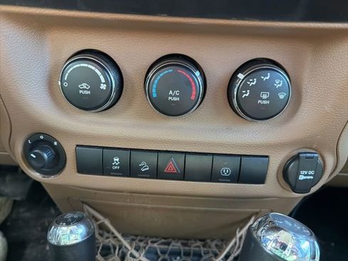 Used 2017 Jeep Wrangler Unlimited Sahara w/ Connectivity Group image 23