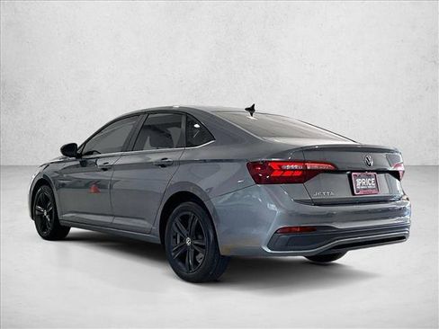 Used 2024 Volkswagen Jetta SE FWD image 13