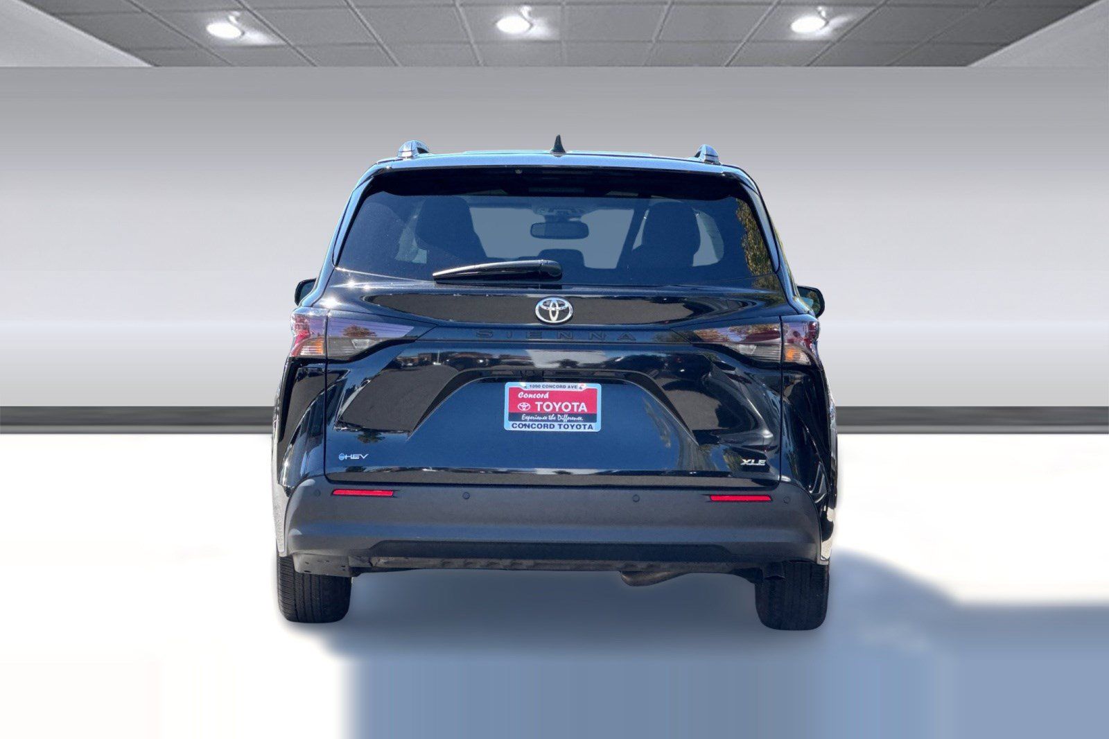 Used 2026 Toyota Sienna XLE FWD image 10
