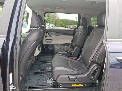 Used 2024 Kia Carnival LX FWD image 10