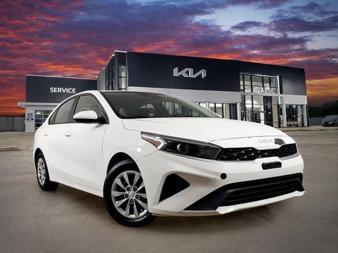 Certified 2023 Kia Forte LX FWD image 1