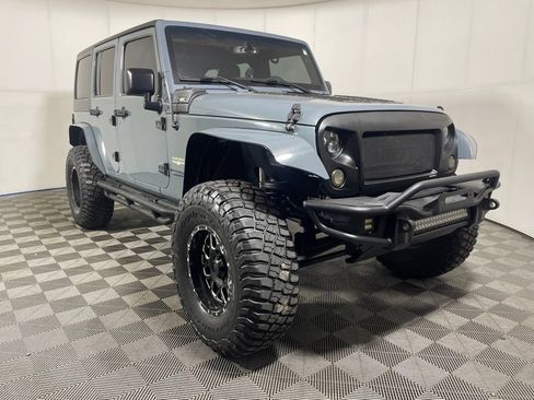 Used 2015 Jeep Wrangler Unlimited Sahara w/ Connectivity Group AWD/4WD image 2
