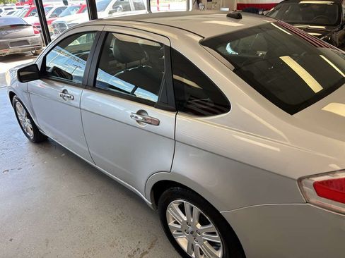 Used 2010 Ford Focus SEL FWD image 12