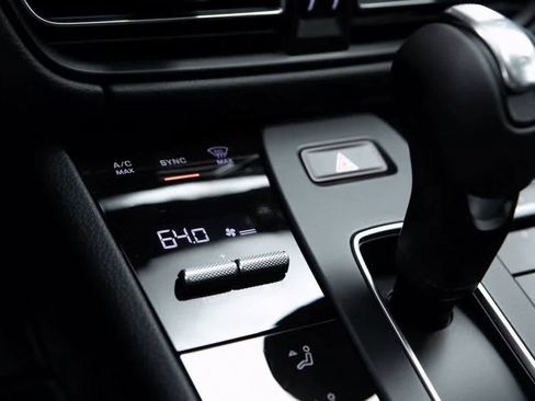 Certified 2025 Porsche Macan image 22