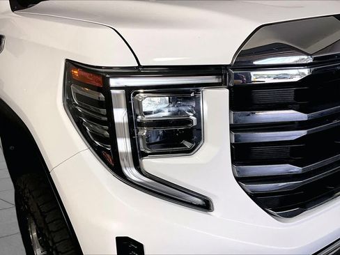 Used 2022 GMC Sierra 1500 SLT w/ SLT Convenience Package AWD/4WD image 26