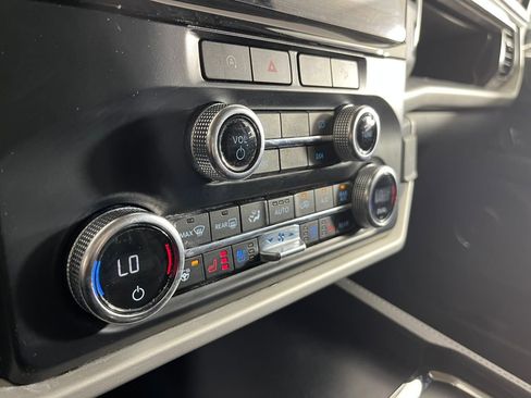 Used 2024 Ford Expedition XLT image 25