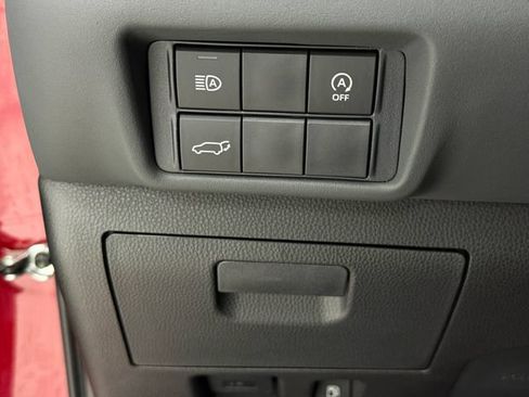 Used 2026 Toyota Highlander XLE AWD/4WD image 14