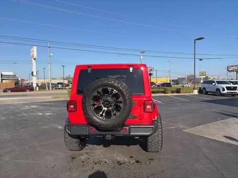 Used 2019 Jeep Wrangler Unlimited Sahara image 6