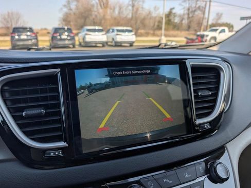 Certified 2023 Chrysler Pacifica Touring-L image 12