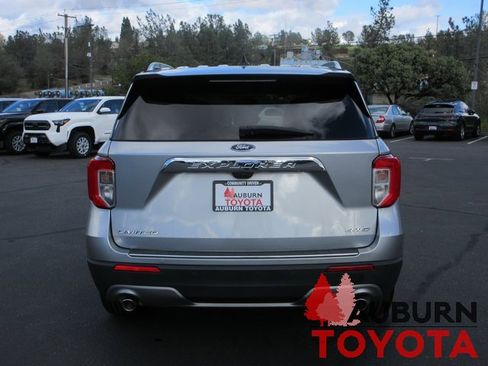 Used 2023 Ford Explorer Limited image 6