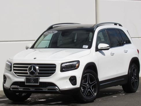 Used 2026 Mercedes-Benz GLB 250 4MATIC image 1