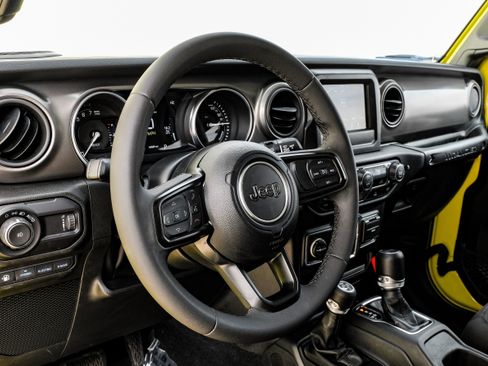 Used 2023 Jeep Wrangler Unlimited image 15