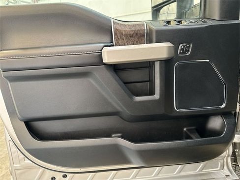 Used 2019 Ford F250 Lariat w/ Lariat Ultimate Package image 22