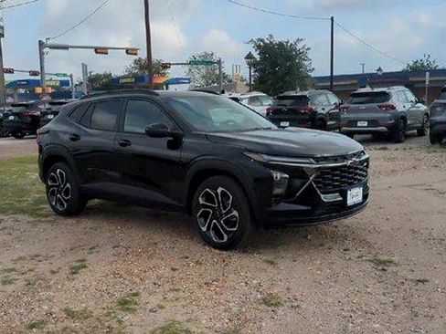 New 2026 Chevrolet Trax RS w/ Sunroof Package FWD image 2