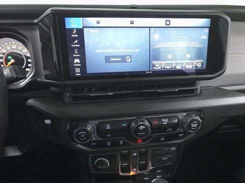 Used 2024 Jeep Gladiator Sport image 17