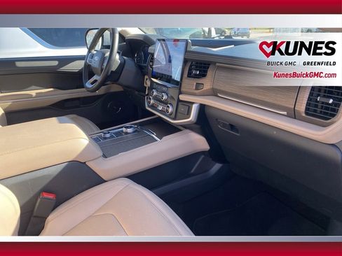 Used 2024 Ford Expedition Limited image 47