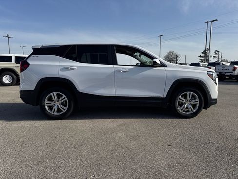 Used 2024 GMC Terrain SLE image 8