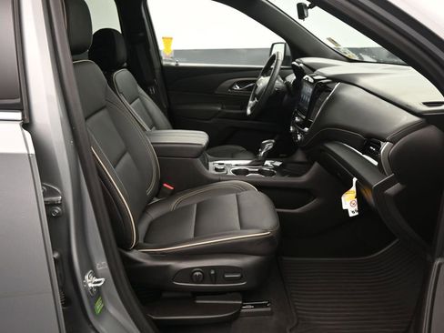 Used 2023 Chevrolet Traverse Premier image 13
