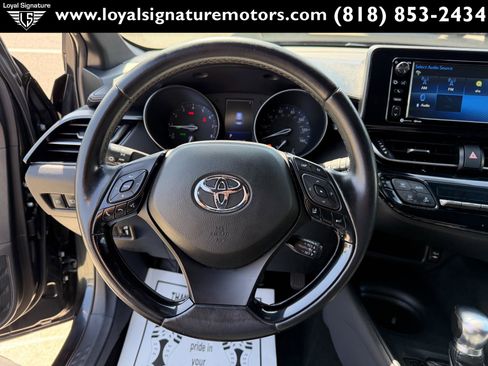 Used 2018 Toyota C-HR XLE FWD image 25