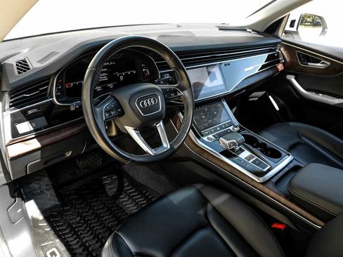 Used 2022 Audi Q8 Premium image 3