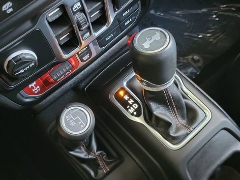 Used 2022 Jeep Wrangler Unlimited Rubicon w/ Xtreme Recon 35" Tire Package image 13