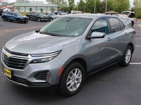 Used 2024 Chevrolet Equinox LT w/ Driver Convenience Package image 4