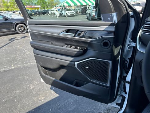 New 2025 Jeep Wagoneer Series II w/ HD Trailer Tow Package image 16