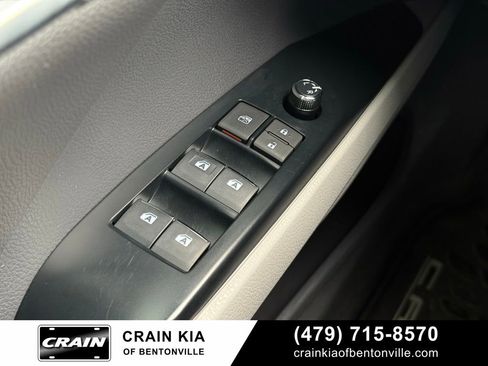 Used 2020 Toyota Camry XLE FWD image 10