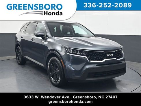 Used 2023 Kia Sorento LX image 1