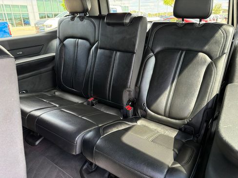 Used 2024 Jeep Wagoneer Series II w/ Flexible Seating Group RWD image 17
