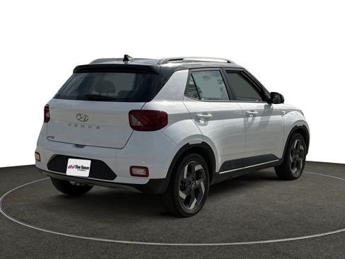 Used 2022 Hyundai Venue Limited w/ Cargo Package FWD image 6